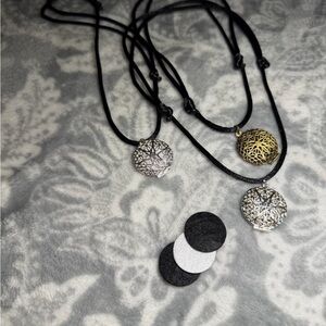 Elegant Black and Gold Pendant Necklace Set Diffuser Inserts